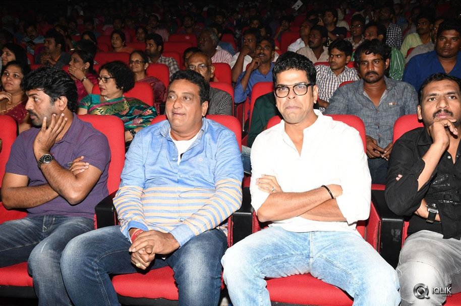 Aatadukundam-Raa-Movie-Audio-Function